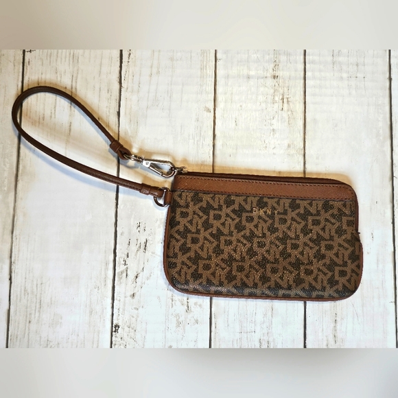DKNY Brown/Tan Logo Wristlet Wallet Handbag Zip up Leather Purse - Picture 2 of 12